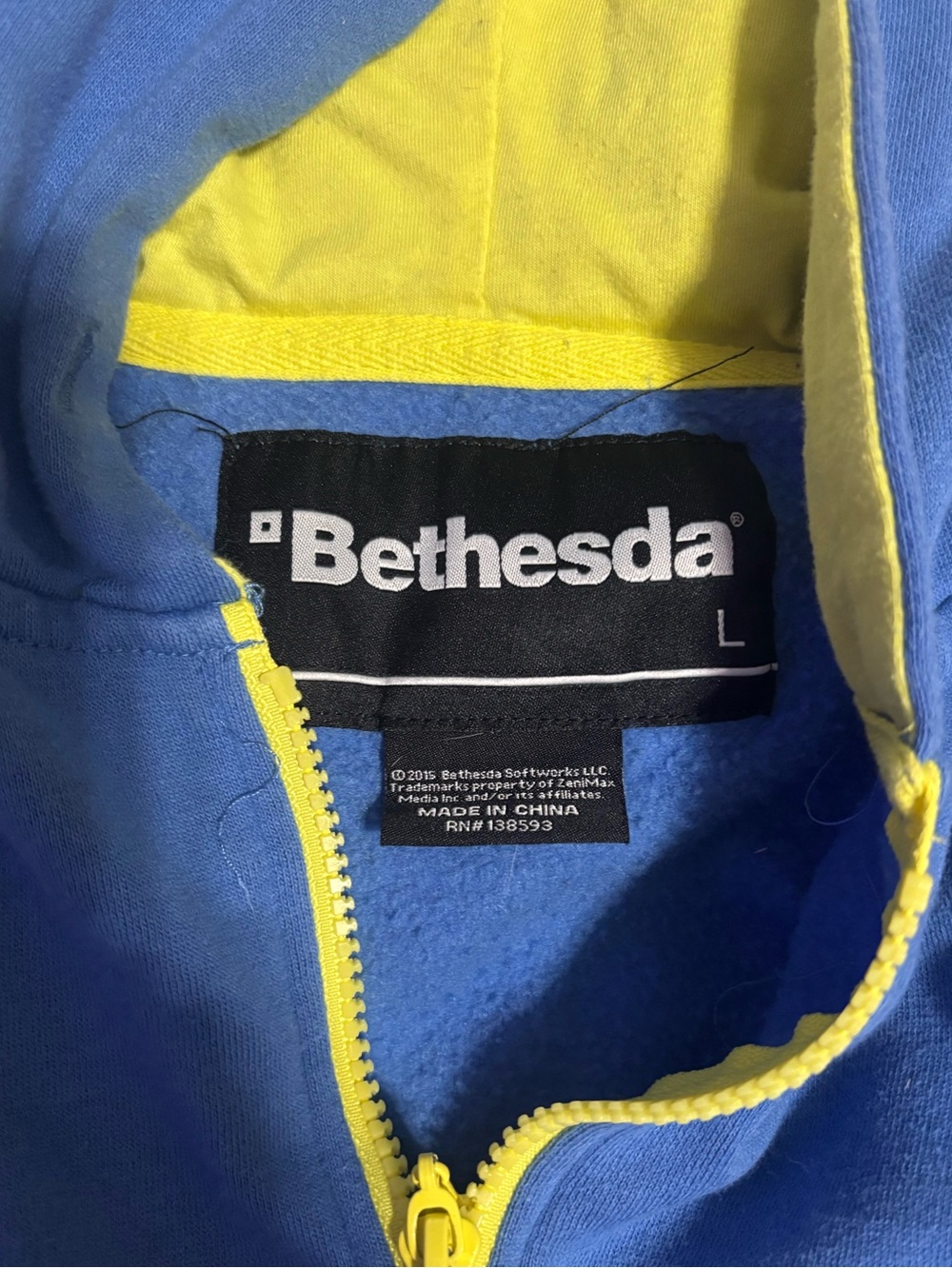 Official Bethesda Fallout 4 Vault 111 Zip-Up Hoodie, size Large, Unisex, GUC - Picture 5 of 8